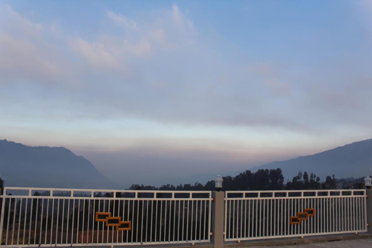 Bromo Otix Guest House Экстерьер фото